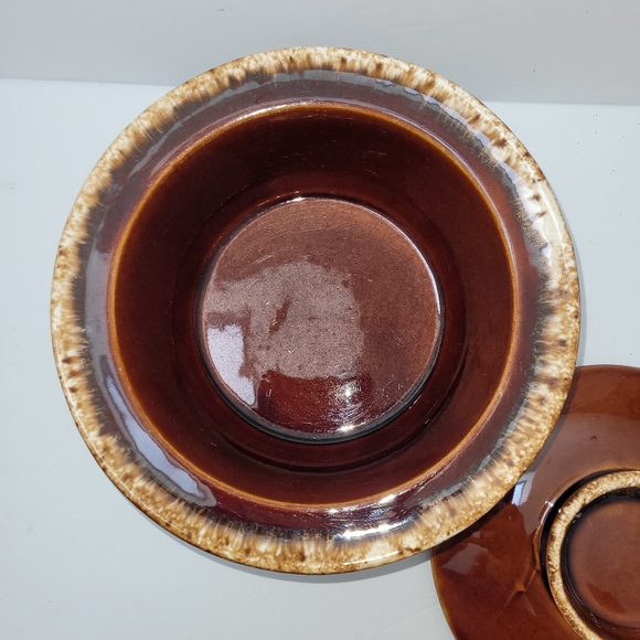 Vintage Hull Pottery Bean Pot - Picture 4 of 9